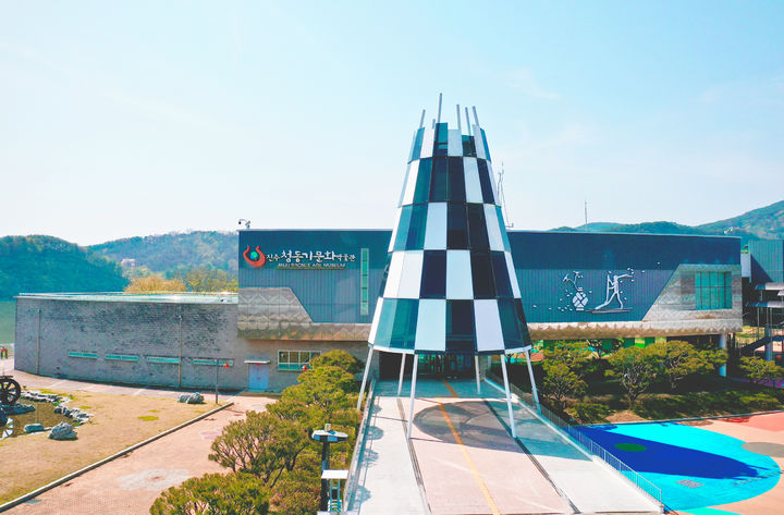 [진주=뉴시스]진주청동기문화박물관 전경.(사진=뉴시스 DB).photo@newsis.com *재판매 및 DB 금지