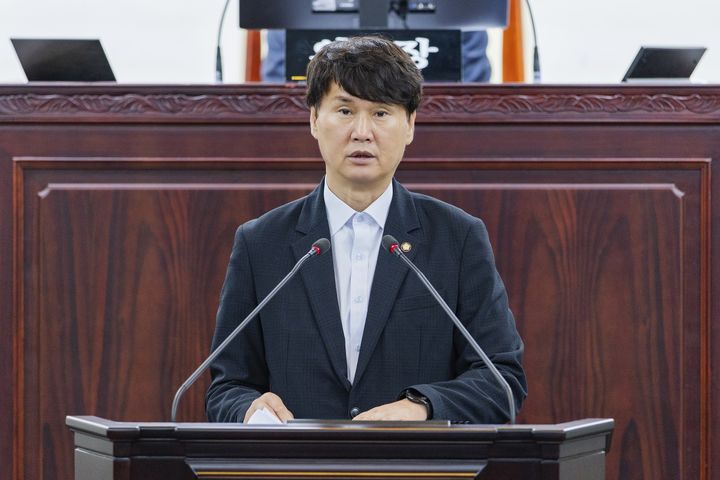 [화성=뉴시스]송선영 의원이 16일 제246회 2차 정례회에서 5분발언을 하고 있다..(사진=화성시의회 제공)2025.11.26.photo@newsis.com *재판매 및 DB 금지