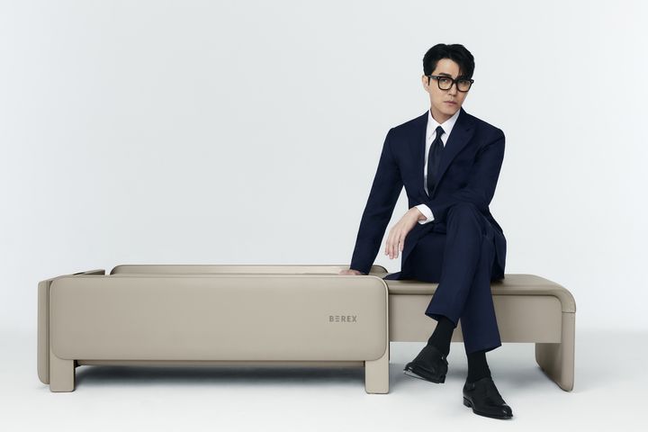 [서울=뉴시스]코웨이, 비렉스 '마사지셋·코어셋’ 모델로 차승원 발탁.(사진=코웨이 제공) 2025.11.26. photo@newsis.com *재판매 및 DB 금지