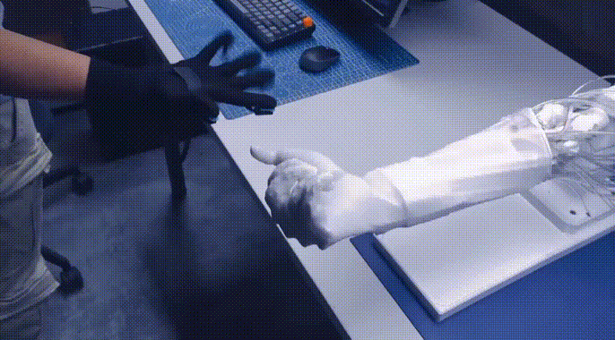 [뉴시스]폴란드의 스타트업 기업인 '클론 로보틱스'가 인공 근육을 갖춘 신형 로봇 손(V2)을 공개했다. (영상 = X 갈무리) *재판매 및 DB 금지