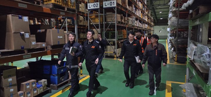 [세종=뉴시스] 세종시 연기면 정수유통 1단지를 찾아 화재예방 자문과 현장 지도하는 모습.(사진=세종소방본부 제공). 2025.11.26. photo@newsis.com. *재판매 및 DB 금지