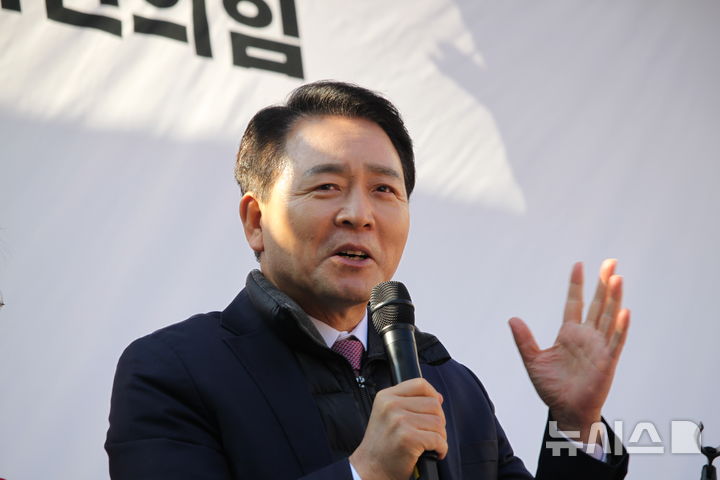 성일종 "총 대신 삼단봉으로 적 막으라는 軍…北에 무장해제 통보하나"