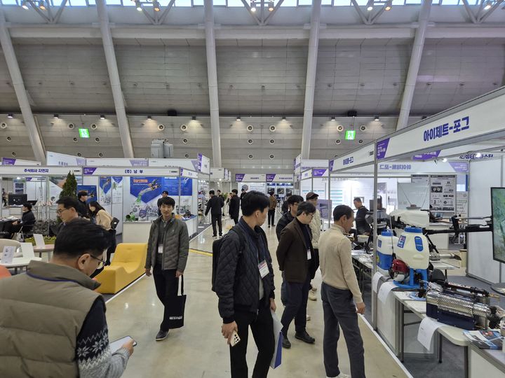 [창원=뉴시스]경남지방조달청, 조달·우수제품 박람회. (사진=경남지방조달청 제공) 2025.11.26.photo@newsis.com *재판매 및 DB 금지