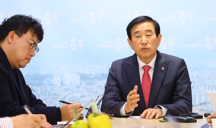 기자간담회 하는 조길형 충주시장 *재판매 및 DB 금지