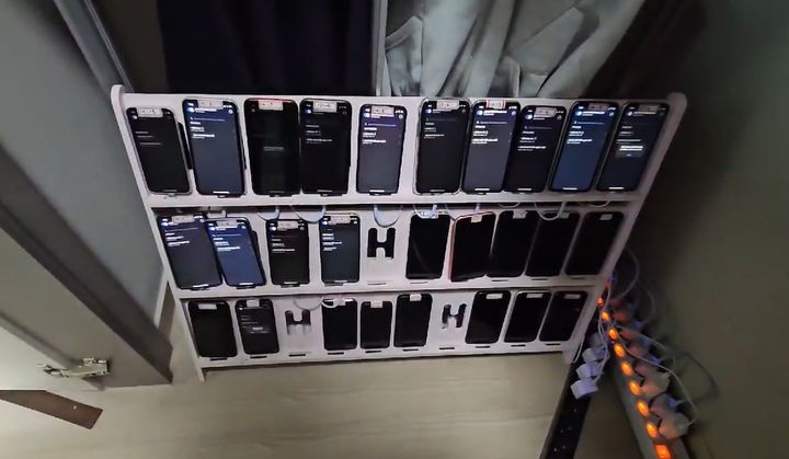 해외 발신 번호 변작에 사용된 휴대전화 모습. (사진=경기남부경찰청 제공) *재판매 및 DB 금지