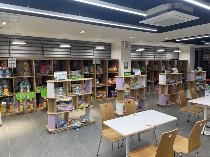 [대구=뉴시스] 대구시 수성구는 장난감 대여소 '수성구립 장난감숲'에 총 88종 242점의 신규 장난감을 확충해 대여 서비스를 강화했다. (사진 = 대구시 수성구 제공) 2025.11.26. photo@newsis.com *재판매 및 DB 금지