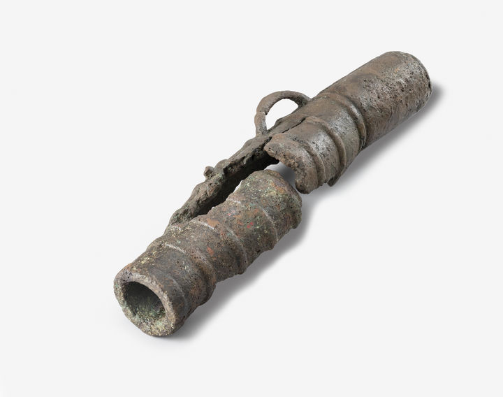 [서울=뉴시스] 노량해역에서 출수된 지자총통편 (사진=국립중앙박물관 제공) 2025.11.27. photo@newsis.com *재판매 및 DB 금지