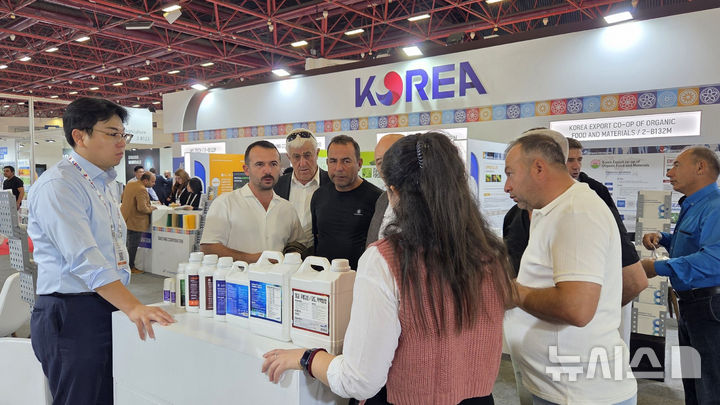농어촌공사는 지난 18일부터 21일까지 튀르키예 안탈리아에서 열린 '2025년 튀르키예 안탈리아 농업박람회(Growtech Antalya 2025)'에 국내 농기자재 기업 20개 사와 함께 한국관을 운영했다. (사진=농어촌공사 제공) photo@newsis.com