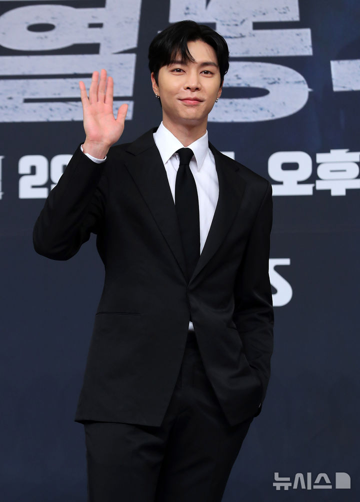 [서울=뉴시스] 김혜진 기자 = 그룹 NCT 쟈니가 26일 오전 서울 양천구 SBS에서 열린 새 예능프로그램 '열혈농구단' 제작발표회에서 포즈를 취하고 있다. 2025.11.26. jini@newsis.com