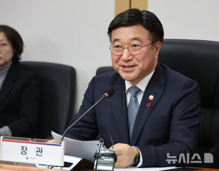 [서울=뉴시스] 김명원 기자 = 윤호중 행정안전부 장관. 2025.11.26 kmx1105@newsis.com