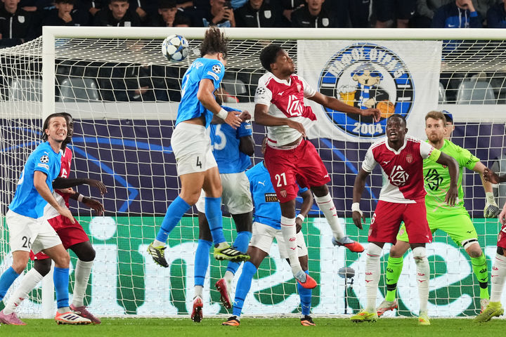 [리마솔=AP/뉴시스]브라질 출신 수비수 다비드 루이스, 8년 만에 UCL 득점 2025.11.26.