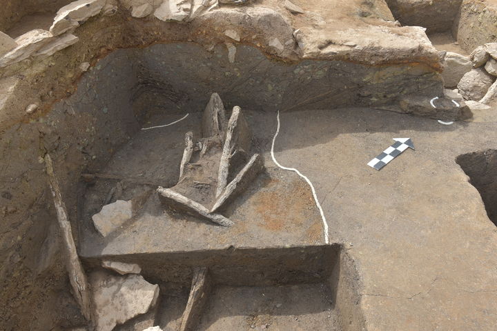 [서울=뉴시스]함안 가야리 유적 배수로 성토 모습 (사진=국가유산청 제공) 2025.11.27. photo@newsis.com *재판매 및 DB 금지