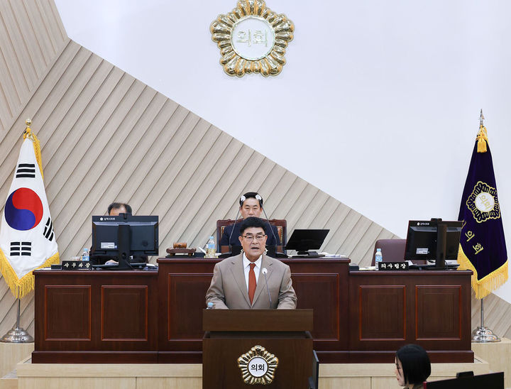 박상수 삼척시장이 27일 삼척시의회 본회의장에서 열린 제259회 정기회에서 시정연설을 하고 있다.(사진=삼척시 제공) *재판매 및 DB 금지
