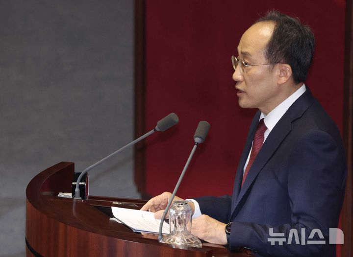 [서울=뉴시스] 조성봉 기자 = 추경호 국민의힘 의원이 27일 오후 서울 여의도 국회에서 열린 제429회국회(정기회) 제13차 본회의에서 자신의 체포동의안에 대해 신상발언을 하고 있다. 2025.11.27. suncho21@newsis.com