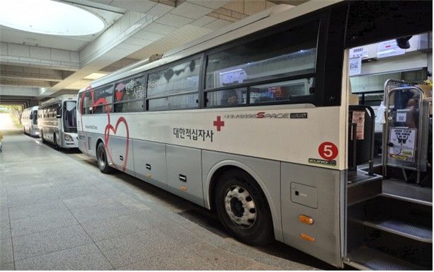 [부산=뉴시스] 부산시 '제3회 직원 헌혈의 날' 행사 사진. (사진=부산시 제공) 2025.11.28. photo@newsis.com *재판매 및 DB 금지