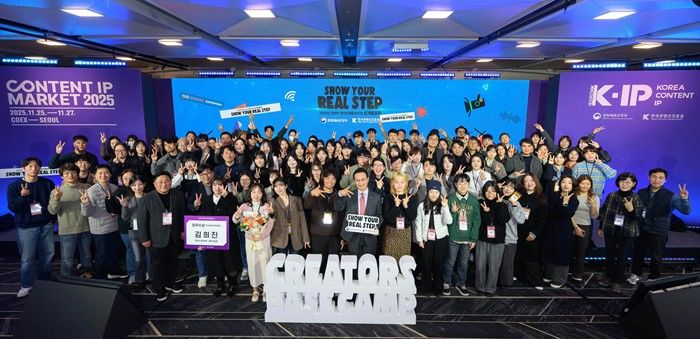 한국콘텐츠진흥원은 지난 26일 서울 코엑스에서 '2025 콘텐츠 창의인재동반사업 성과발표회(Show Your Real Step)'를 열고, 한 해 동안 멘토링을 통해 성장한 멘티 326명의 수료와 주요 성과를 함께 확인했다. (사진=콘진원 제공) *재판매 및 DB 금지