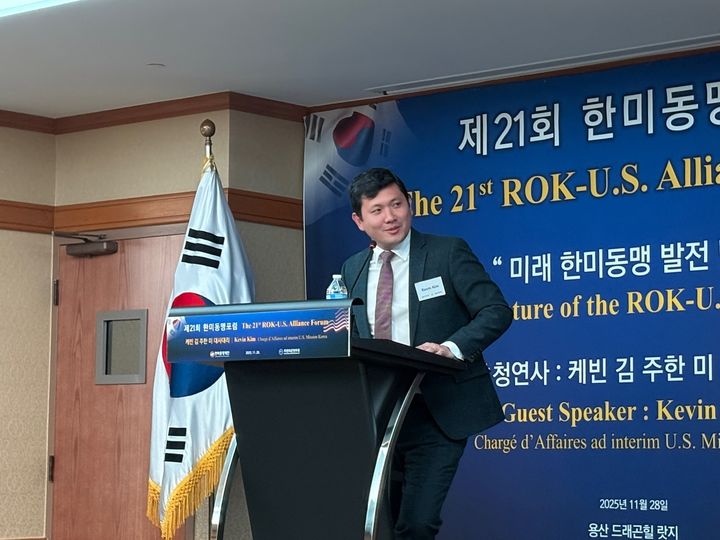 [서울=뉴시스]케빈 김 주한미국대사대리가 28일 오전 용산 드래곤힐호텔에서 열린 한미동맹포럼에 참석해 강연하고 있다. *재판매 및 DB 금지