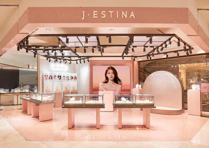 [서울=뉴시스] 국내 주얼리 브랜드 제이에스티나 팝업스토어. (사진=제이에스티나 제공) *재판매 및 DB 금지