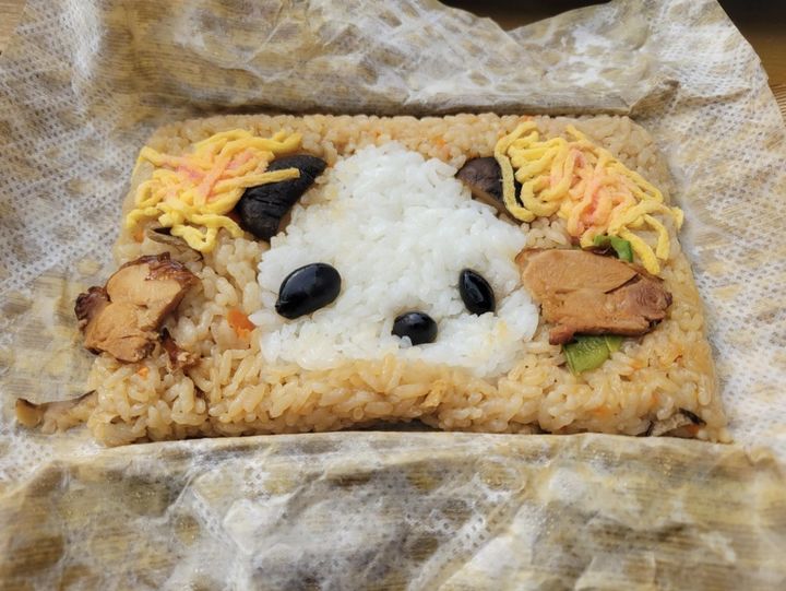 [서울=뉴시스]우에노 동물원에서 판매하는 대나무 껍질 판다 도시락. (사진출처: 엑스) 2025.11.28.