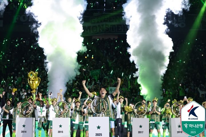 [서울=뉴시스]K리그1 전북 우승 주역 박진섭. (사진=한국프로축구연맹 제공)