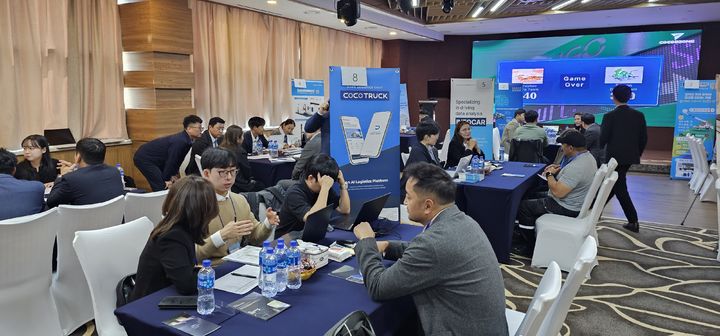 [서울=뉴시스] K-모빌리티 수출 행사. (사진=한국교통안전공단 제공) 2025.12.01. photo@newsis.com *재판매 및 DB 금지