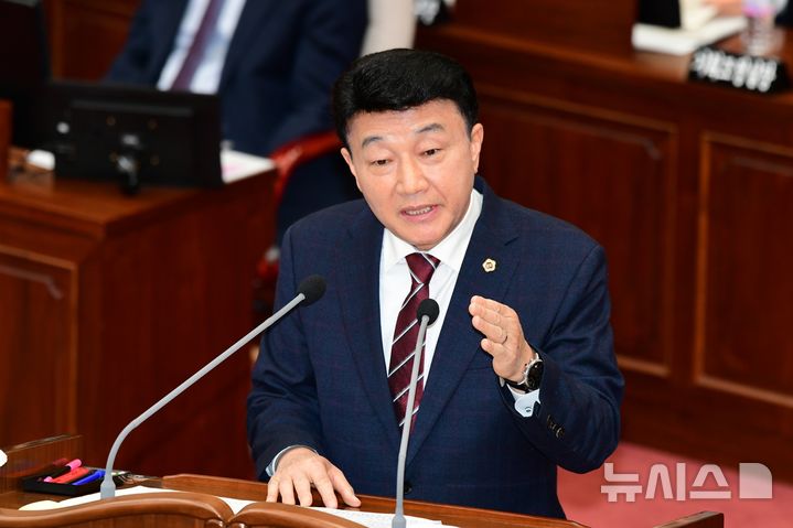 [창원=뉴시스]조현신 경남도의원이 28일 제428회 정례회 제5차 본회의에서 도정질문을 하고 있다.(사진=경남도의회 제공) 2025.11.28. photo@newsis.com