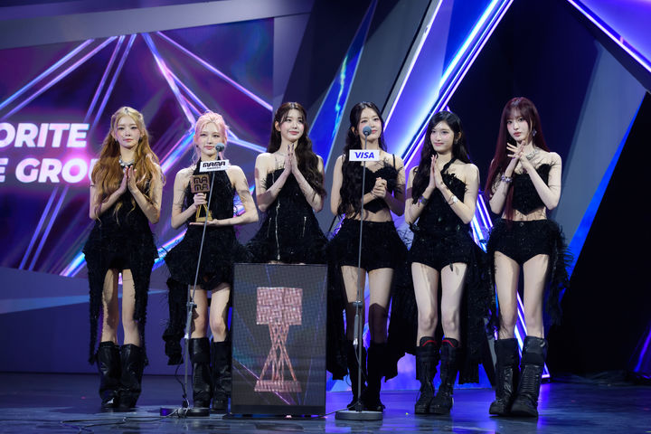 [서울=뉴시스] '2025 마마 어워즈' 아이브. (사진 = CJ ENM 제공) 2025.11.28. photo@newsis.com *재판매 및 DB 금지