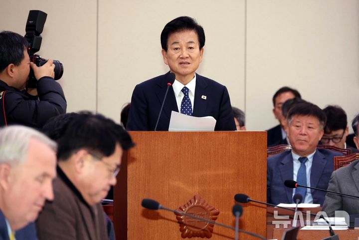 [서울=뉴시스] 조성봉 기자= 정동영 통일부 장관이 지난달 28일 오전 서울 여의도 국회에서 열린 외교통일위원회 전체회의에서 법안 처리 관련 발언을 하고 있다. 2025.12.03. suncho21@newsis.com