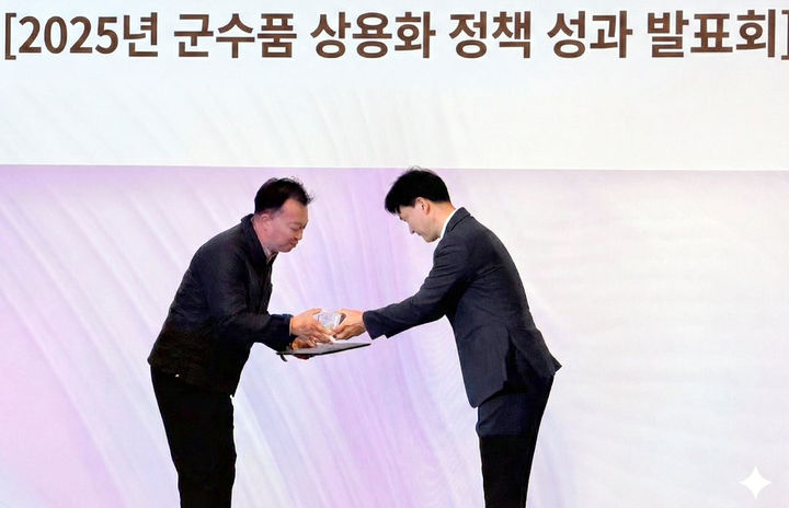 Le PDG Nam Ho-jin reçoit un certificat de désignation de produit approprié pour une utilisation pilote en tant qu’excellent produit commercial.