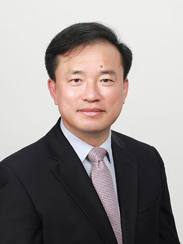 [서울=뉴시스] 최동준 기자 = 이재명 대통령은 28일 방송미디어통신위원회 위원장 후보자로 김종철 연세대 법학전문대학원 교수를 지명했다고 밝혔다. (사진=대통령실 제공) 2025.11.28. photo@newsis.com *재판매 및 DB 금지