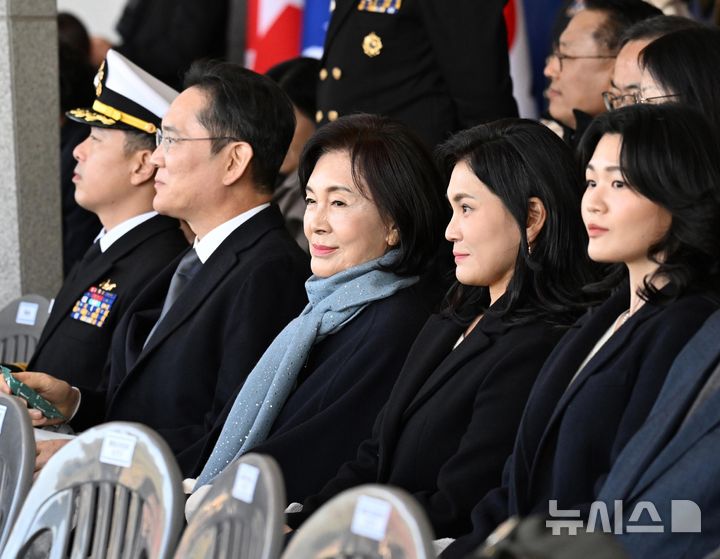 "반도체 가진 자가 이겼다"...1분기 주식 부자, 삼성家 1~4위 장악 - 뉴스 썸네일 이미지