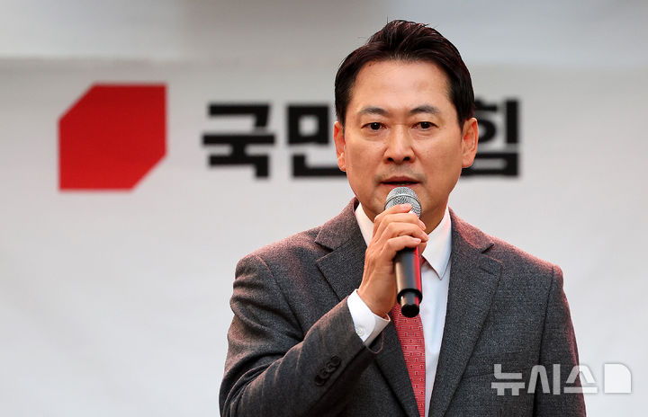 [대구=뉴시스] 이무열 기자 = 장동혁 국민의힘 대표가 지난 28일 대구 중구 CGV대구 한일 앞에서 열린 민생회복 법치수호 대구 국민대회에서 발언하고 있다. 2025.11.28. lmy@newsis.com