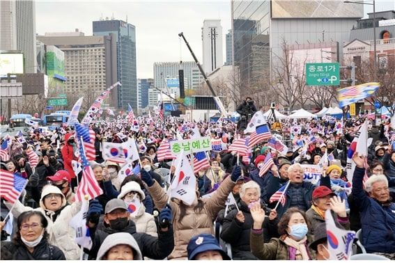 [서울=뉴시스] 전광훈 사랑제일교회 목사를 주축으로 하는 대한민국바로세우기국민운동본부(대국본)은 29일 광화문광장 일대에서 '자유대한민국 회복을 위한 국민대회'를 개최했다. (사진=대국본 제공) 2025.11.29. photo@newsis.com *재판매 및 DB 금지