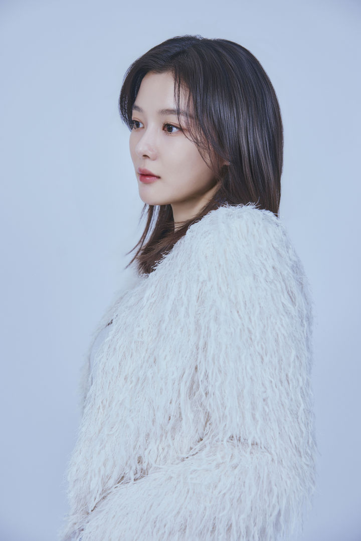 [인터뷰]"살아 움직이듯"…팜파탈 김유정 새얼굴