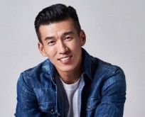 [서울=뉴시스] 가수 션. (사진=윤동주연구소 제공) 2025.11.30. photo@newsis.com *재판매 및 DB 금지