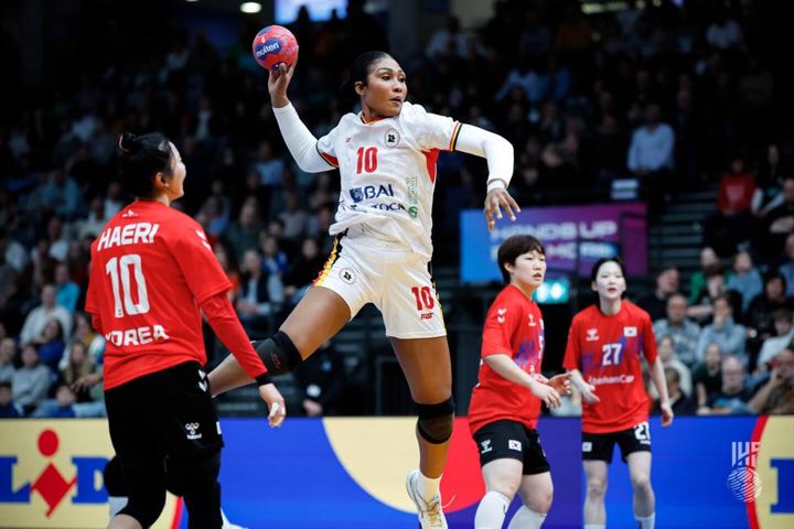 [서울=뉴시스] 앙골라전에 나선 한국 여자 핸드볼 산수단. (사진=IHF 홈페이지 캡처) *재판매 및 DB 금지