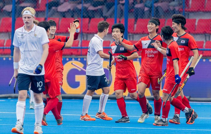[서울=뉴시스] 프랑스전에 나선 주니어 남자 하키 대표팀. (사진=아시아하키연맹 SNS 캡처) *재판매 및 DB 금지