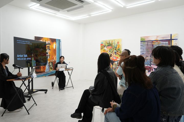 [서울=뉴시스] 2기 작가들의 활동 모습. 2025.11.30. (사진=송파구 제공) *재판매 및 DB 금지