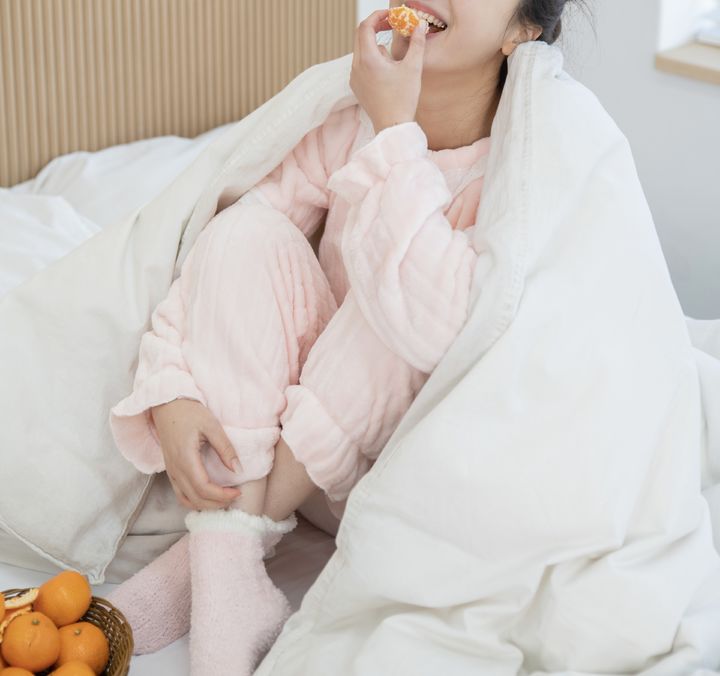 [뉴시스] 땀과 음식 부스러기, 방귀 등으로 잠옷을 매일 갈아입지 않으면 세균과 바이러스에 감염될 위험이 높다는 전문가 경고가 나왔다. 사진은 기사의 이해를 돕기 위한 이미지. (사진 = 유토이미지) 2025.11.30. *재판매 및 DB 금지