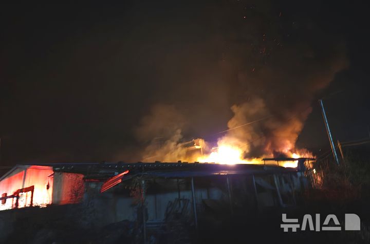 영천시 청통면 콩나물 창고 화재 현장