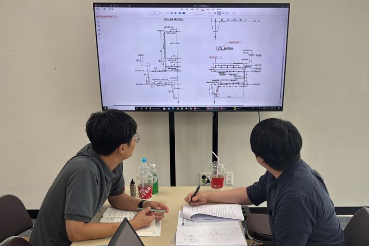 한국해양교통안전공단(KOMSA) 중부지사가 중소형선박 전문설계사를 대상으로 창업 기술지원 활동을 수행 중인 모습. (사진=한국해양교통안전공단 제공) *재판매 및 DB 금지