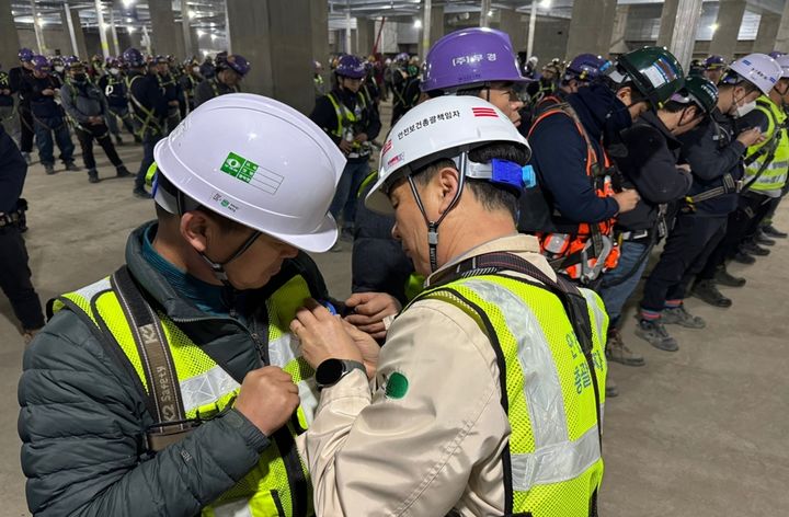 [서울=뉴시스] 아이에스동서 '중대재해 근절 캠페인'. (사진=IS동서 제공) 2025.12.01. photo@newsis.com *재판매 및 DB 금지