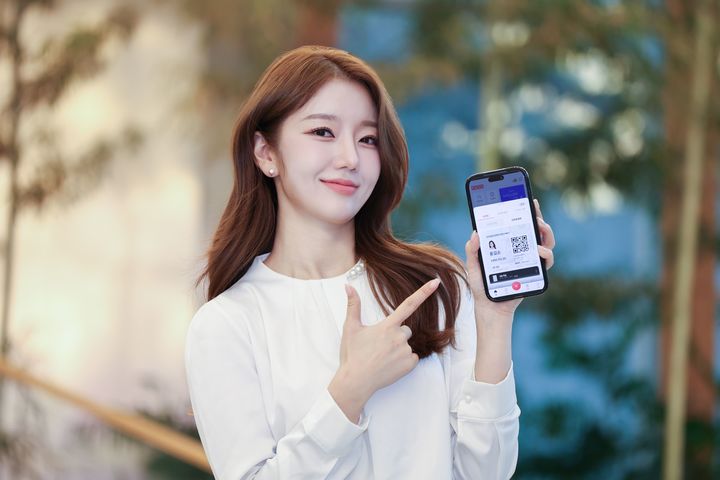 [서울=뉴시스] SK텔레콤, KT, LG유플러스 등 이동통신 3사가 세계 최초로 신분증 확인과 결제를 동시에 진행할 수 있는 '패스(PASS) 신분증결제' 서비스를 출시했다. (사진=이통3사 제공) *재판매 및 DB 금지