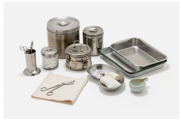 [서울=뉴시스] M치료실에서 사용한 거즈통 등 치료 도구 (사진=보건복지부 제공) 2025. 12. 1. *재판매 및 DB 금지