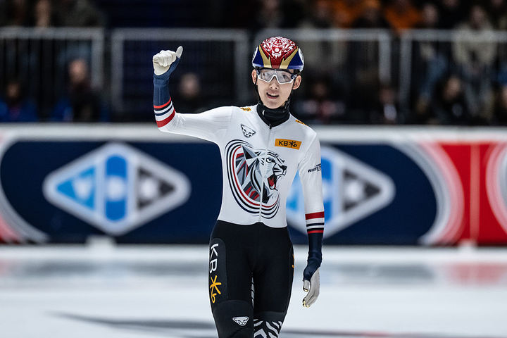[서울=뉴시스] 2025~2026 국제빙상경기연맹(ISU) 쇼트트랙 월드투어 4차 대회 남자 1000m에서 금메달을 딴 임종언. (사진 = ISU 공식 홈페이지 캡처) *재판매 및 DB 금지