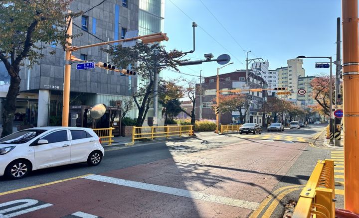 [울산=뉴시스] 올해 '어린이보호구역 안전 통학로 조성 사업'이 추진된 울산 동구 방어진초등학교 일원. (사진=동구 제공) 2205.12.01. photo@newsis.com *재판매 및 DB 금지