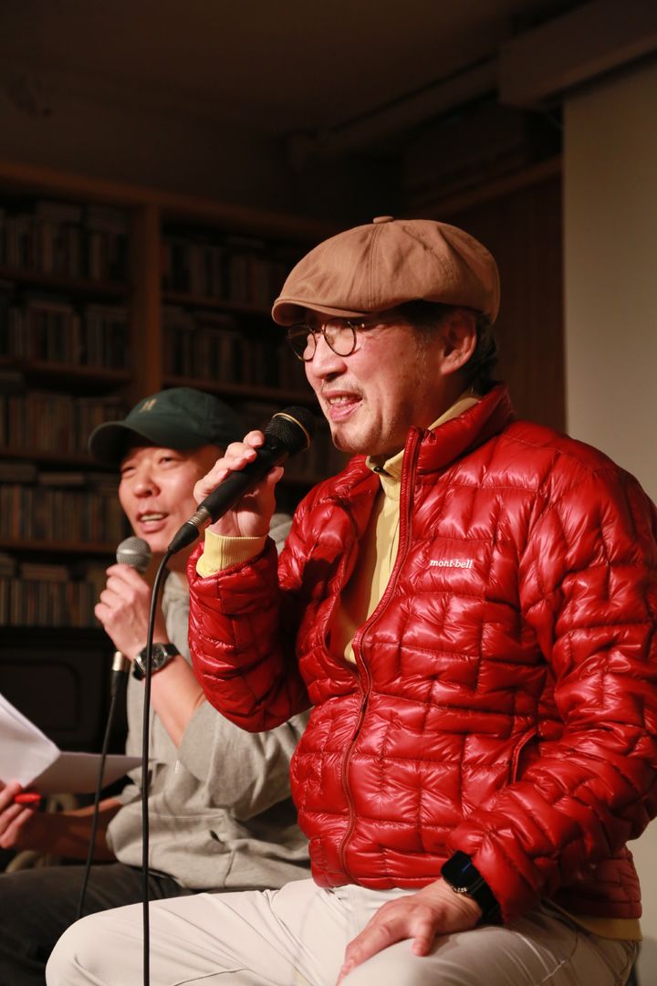 [서울=뉴시스] 김학선 평론가, 들국화 최성원. (사진 = '한국 팝의 고고학' 제공) 2025.12.01. photo@newsis.com *재판매 및 DB 금지