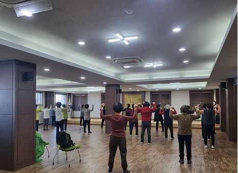 [양양=뉴시스] 양양군 건강교실 운영 모습.(사진=양양군 제공)photo@newsis.com *재판매 및 DB 금지