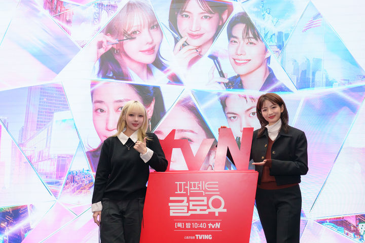 포니(왼쪽), 차홍