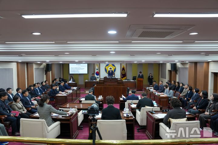 [포천=뉴시스] 제189회 제2차 정례회 개회. (사진=포천시의회 제공) 2025.12.01 photo@newsis.com